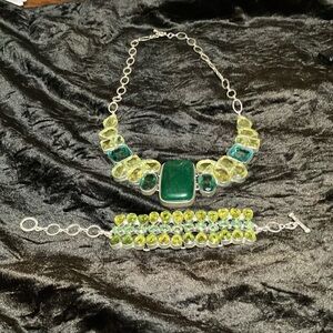Statement, necklace and handmade in India OS color green